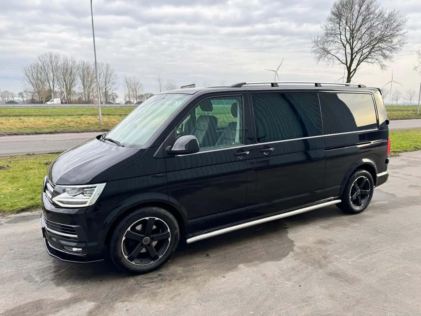 Volkswagen Transporter 2.0 TDI L2H1 Hi t6 T-edition Negro - 1