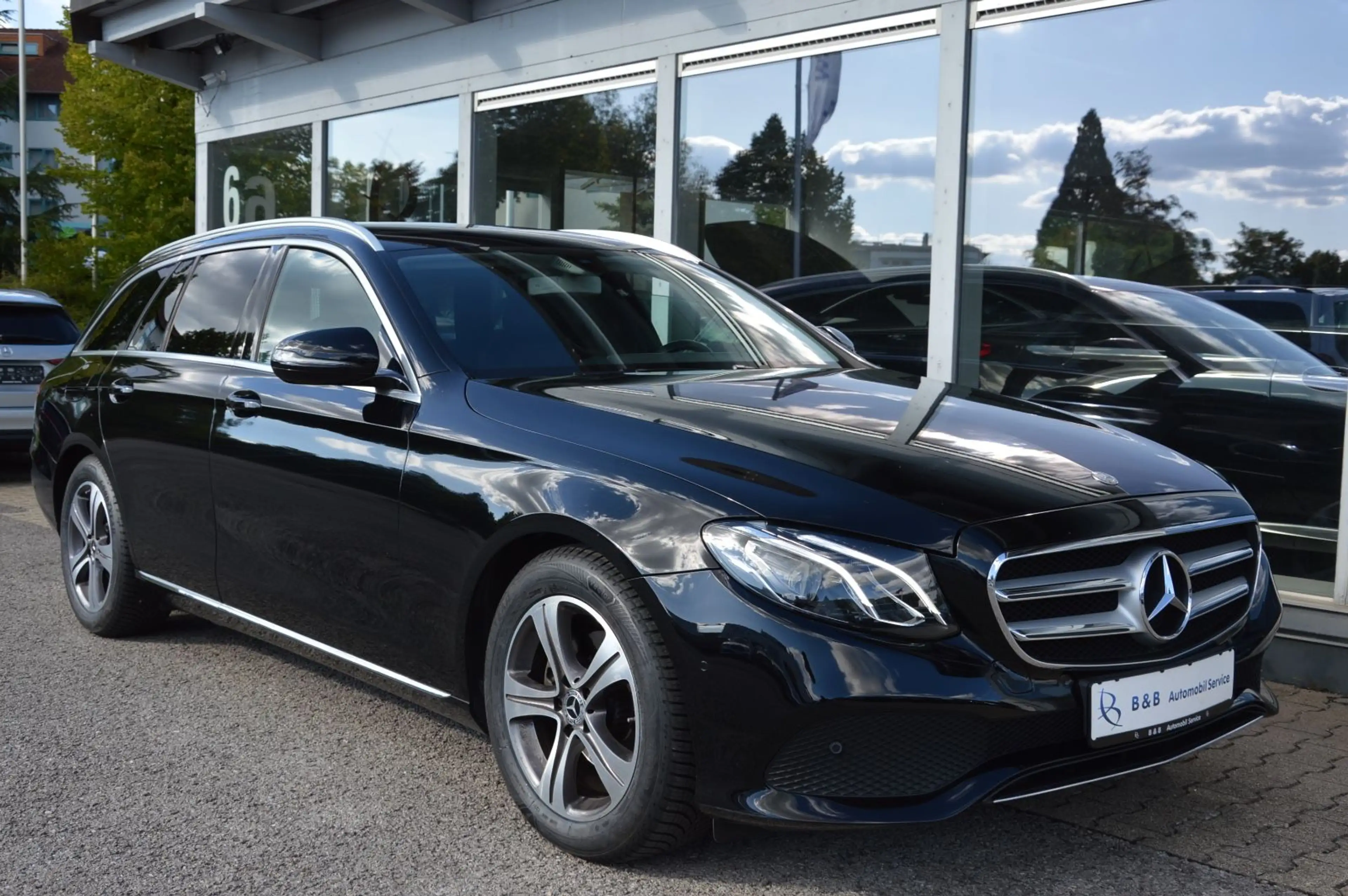 Mercedes-Benz E 200 d *NAVI*CAM*AHK*WIDESCREEN*9-G*DISTRONIC — photo 4