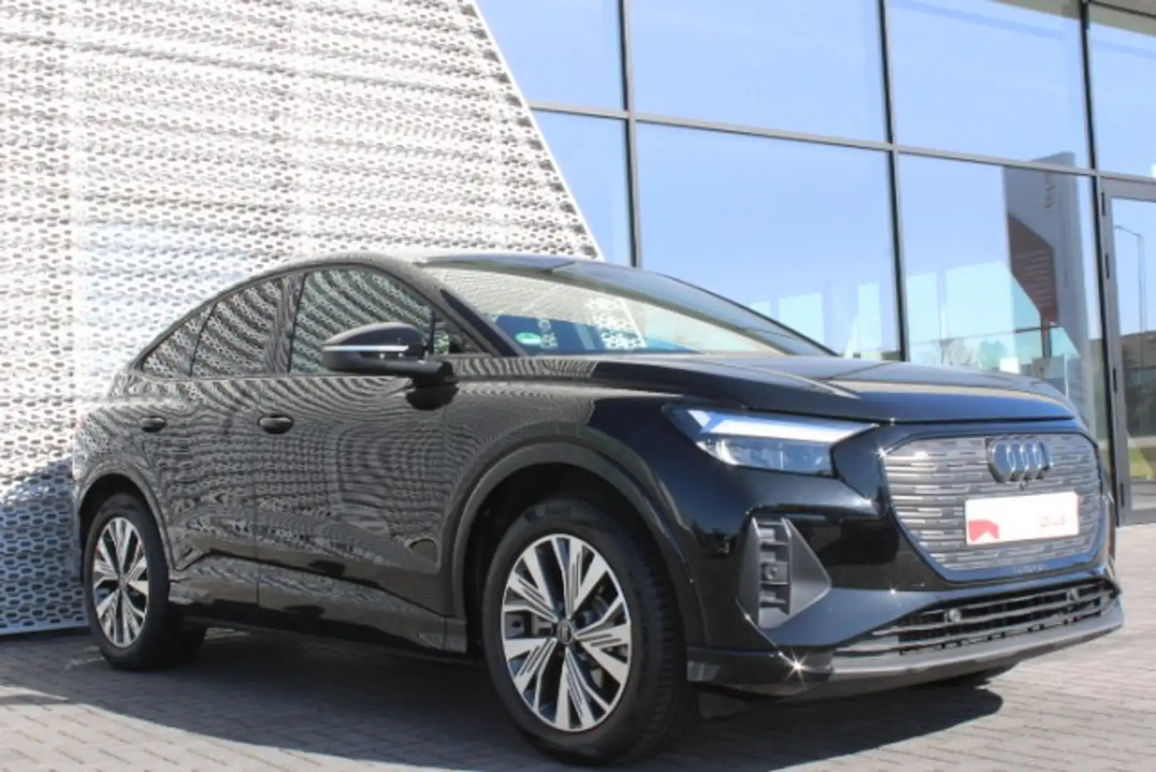 Audi Q4 e-tron 40 Navi S line-Inter. ACC RKamera SpSi SHZ Klima Schwarz - 2