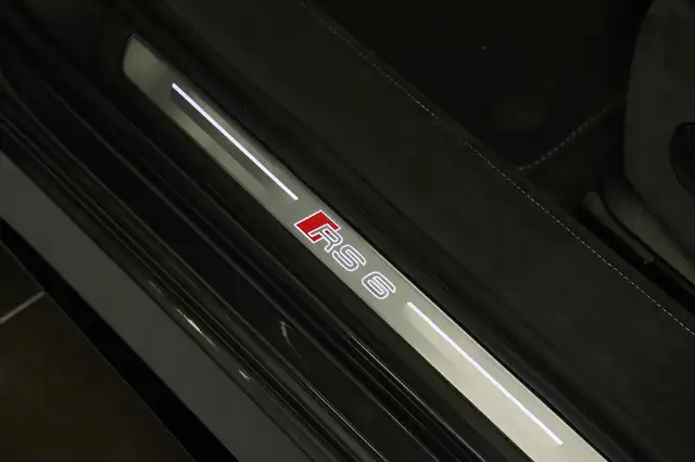 Audi RS6 view 11