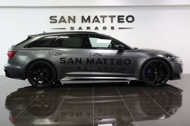 Audi RS6 view 3