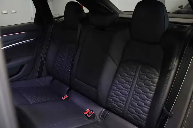 Audi RS6 view 10