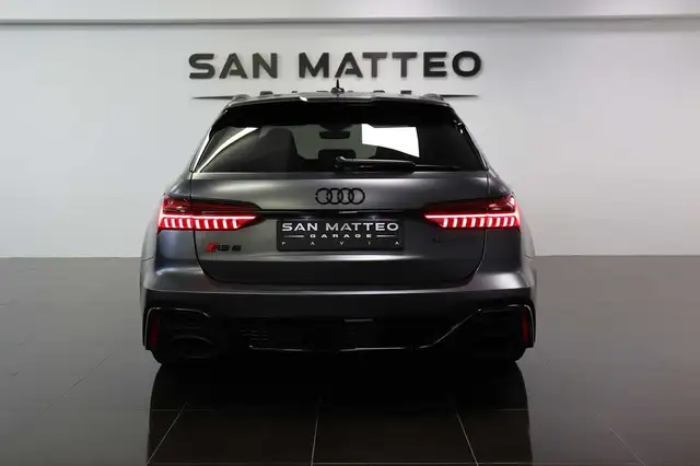 Audi RS6 view 4