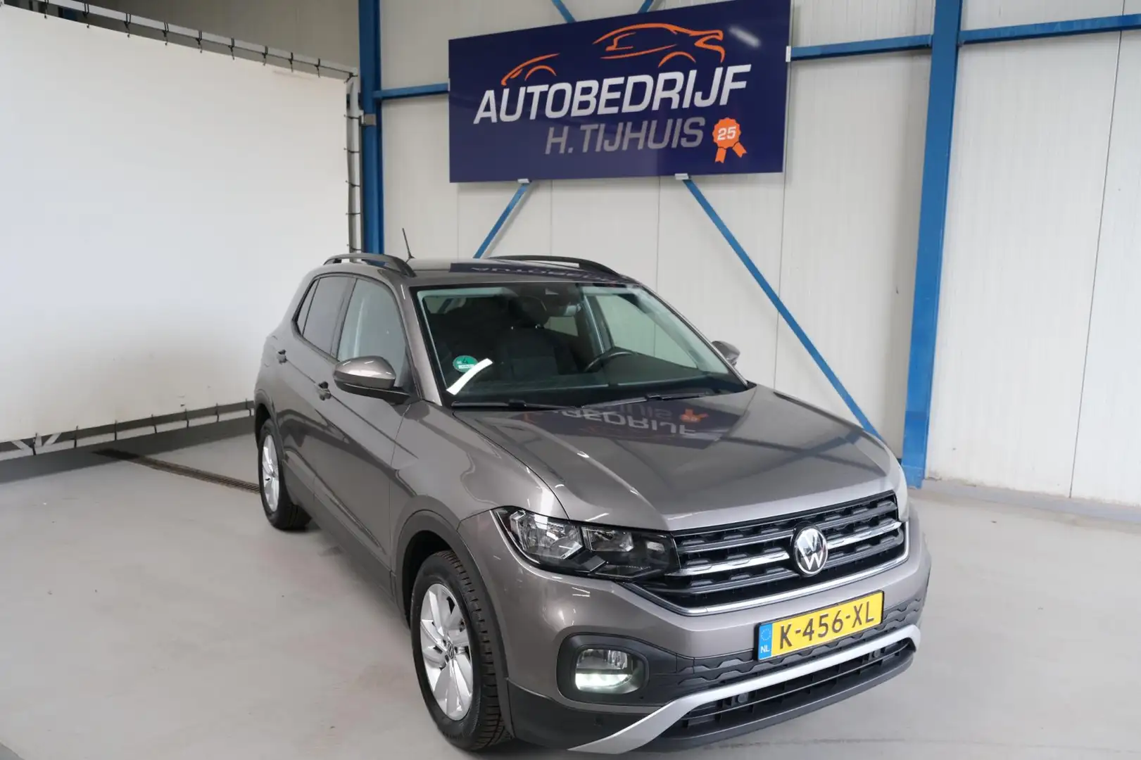 Volkswagen T-Cross 1.0 TSI Life - N.A.P. Airco, Cruise, Navi, PDC. Grijs - 1