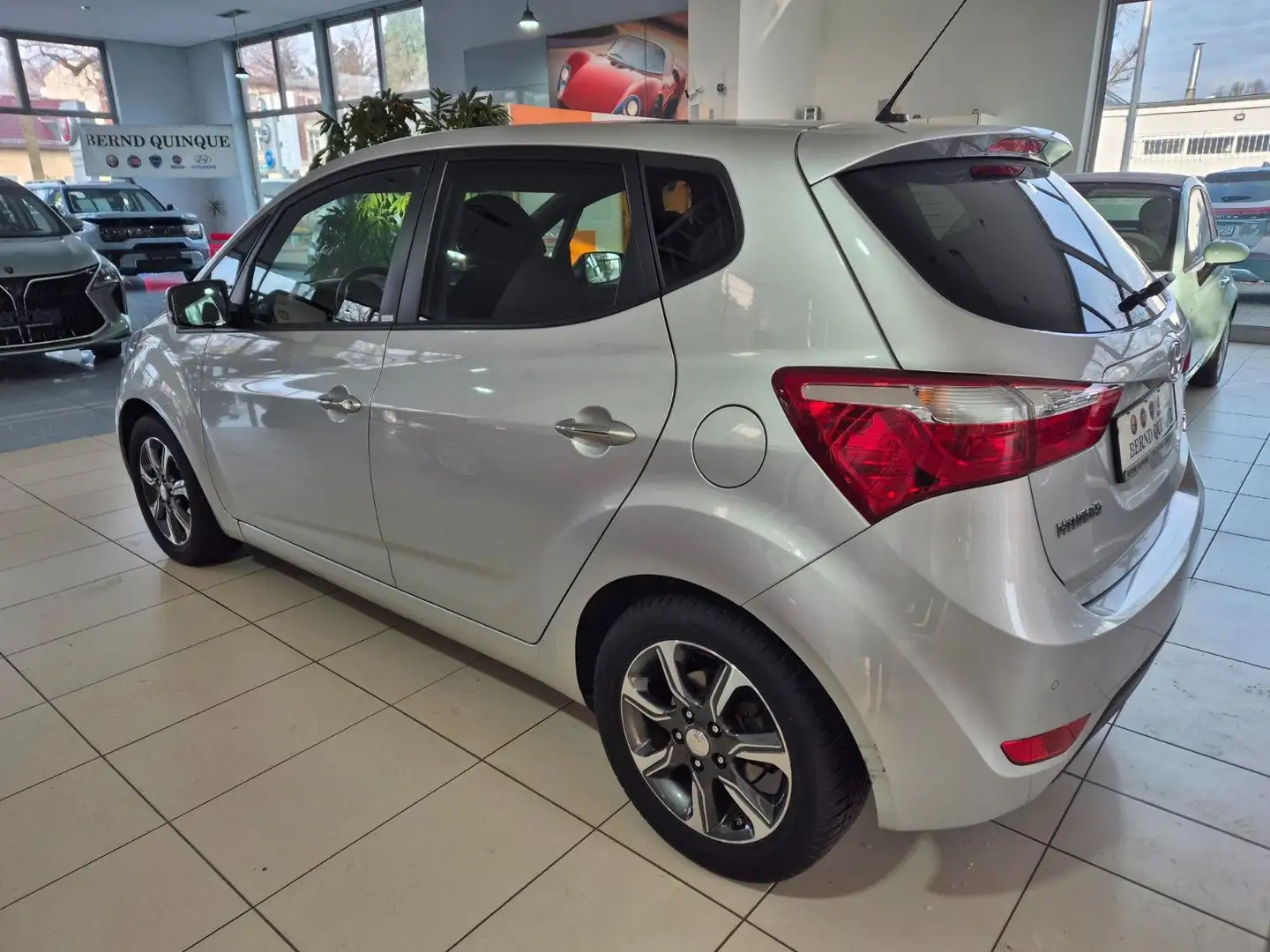 Hyundai iX20 Passion  AUTOMATIK Silber - 2