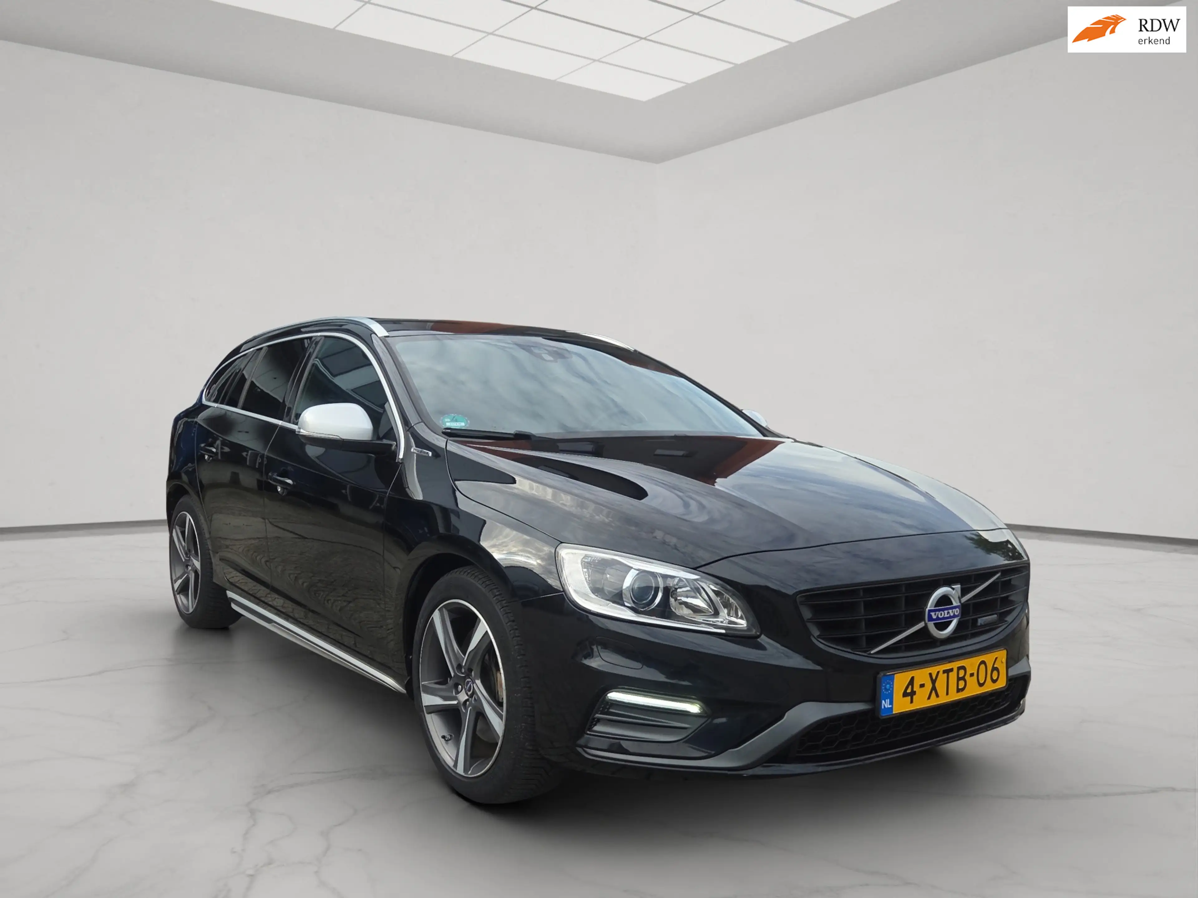 Volvo V60 2.4 D6 AWD Plug-In Hybrid R-Design