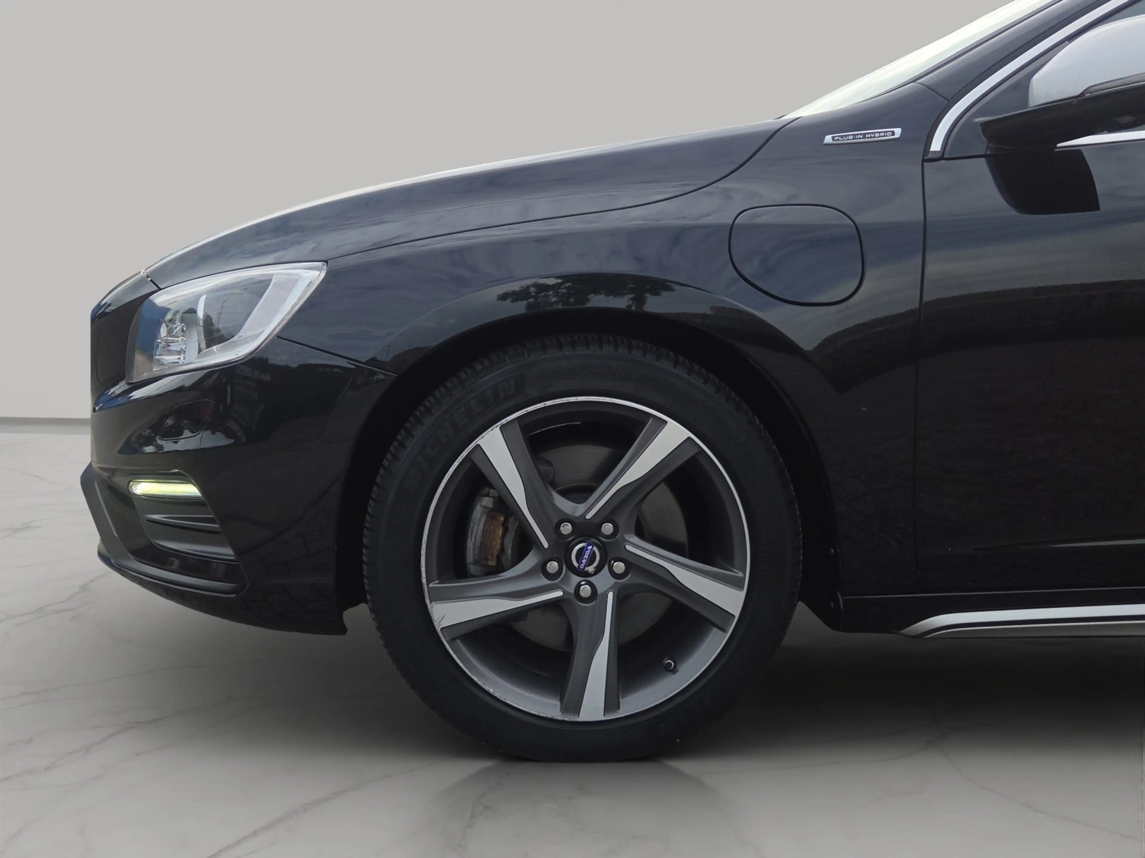 Volvo V60 2.4 D6 AWD Plug-In Hybrid R-Design — photo 6