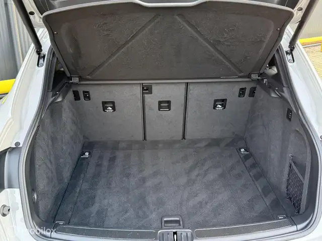 Porsche Macan view 7
