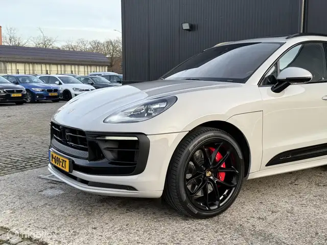 Porsche Macan view 11