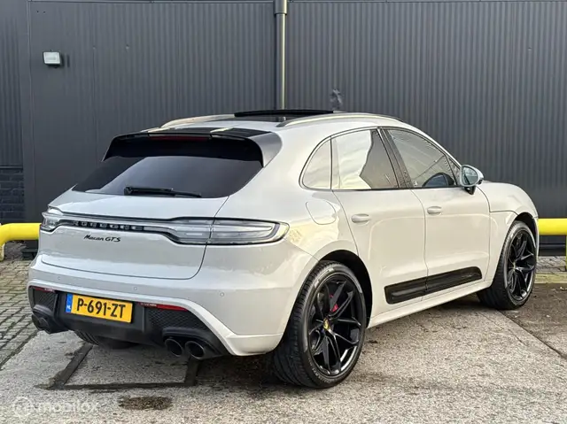 Porsche Macan view 13