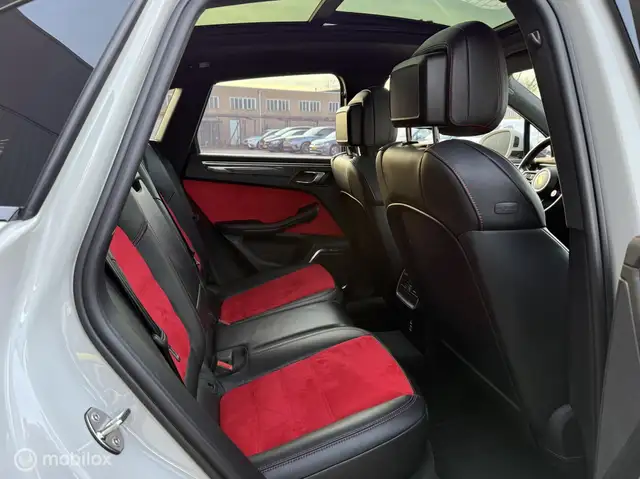 Porsche Macan view 5
