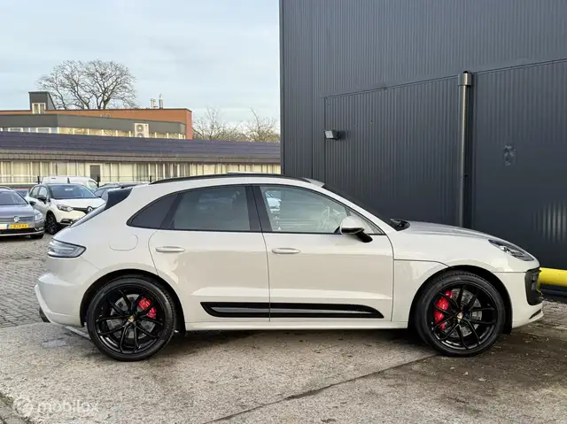 Porsche Macan view 9