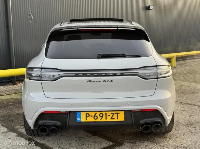 Porsche Macan view 10