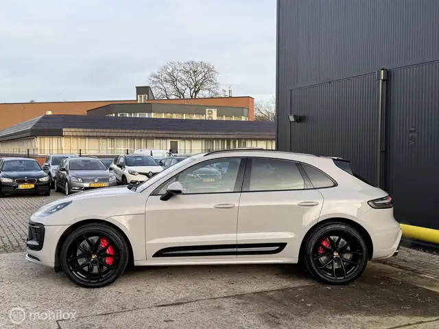 Porsche Macan view 6