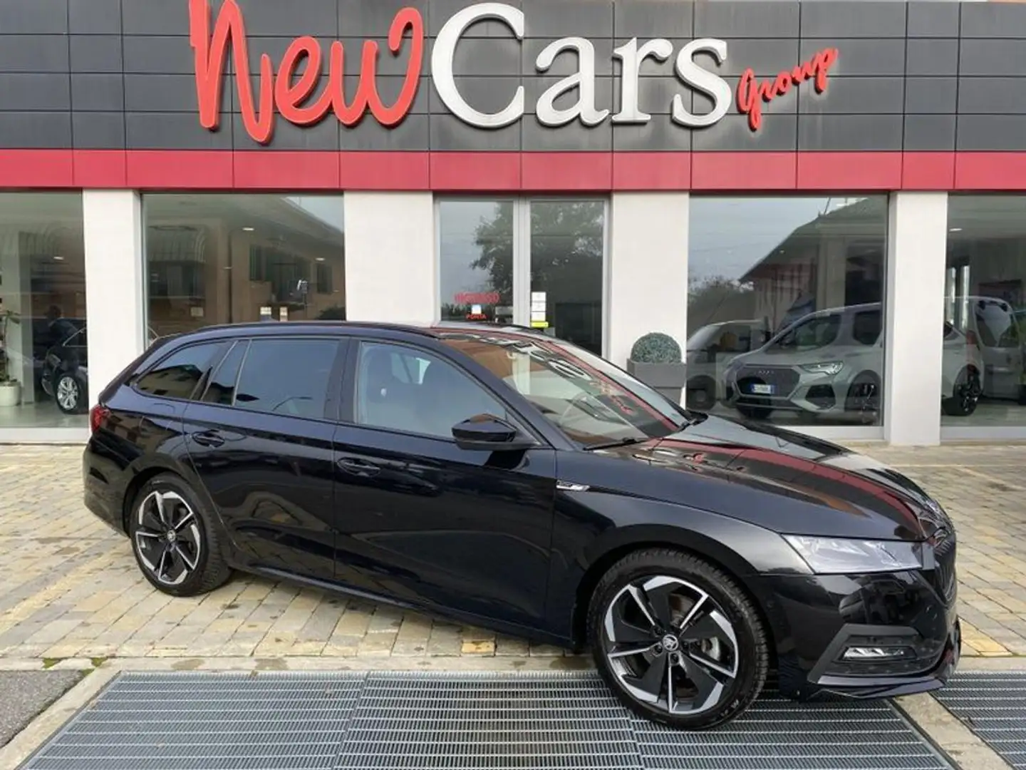 Skoda Octavia 2.0 TDI EVO SCR 150 CV DSG 4x4 Wagon Sportline Nero - 1