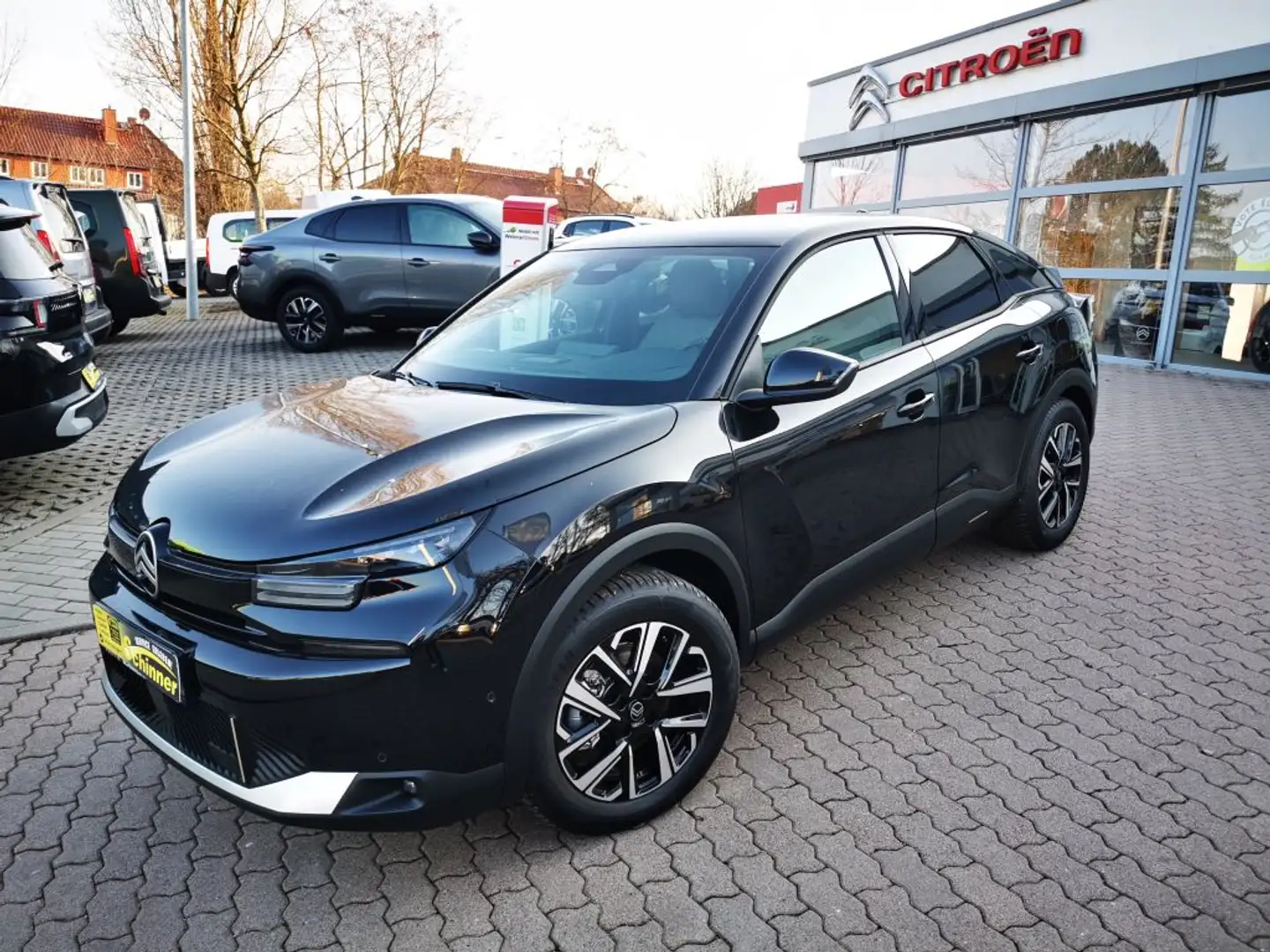 Citroen C4 Hybrid 145 MAX Schwarz - 1