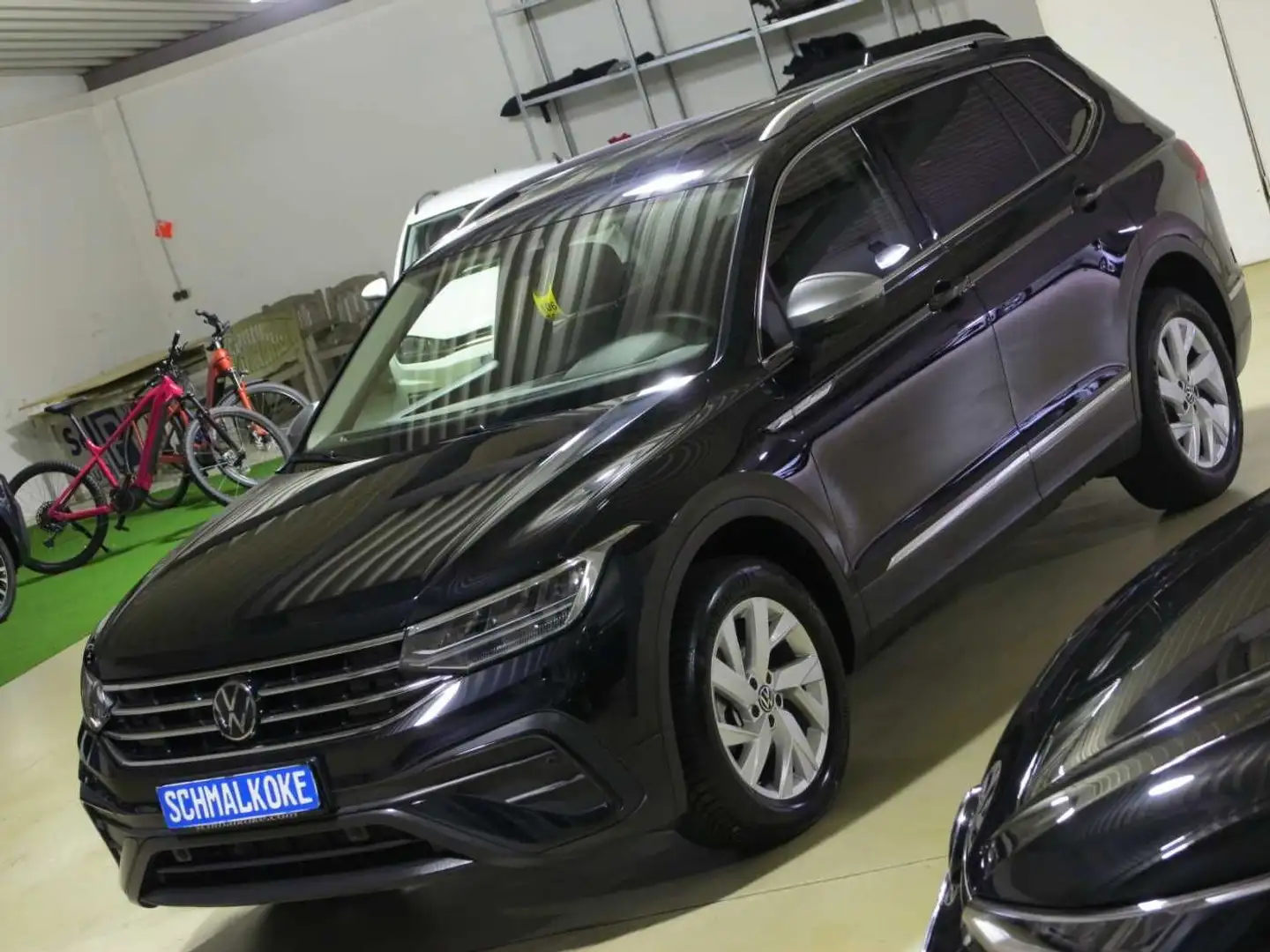 Volkswagen Tiguan Allspace 2.0TDI SCR DSG7 Life 7Si AHK Nav Schwarz - 2