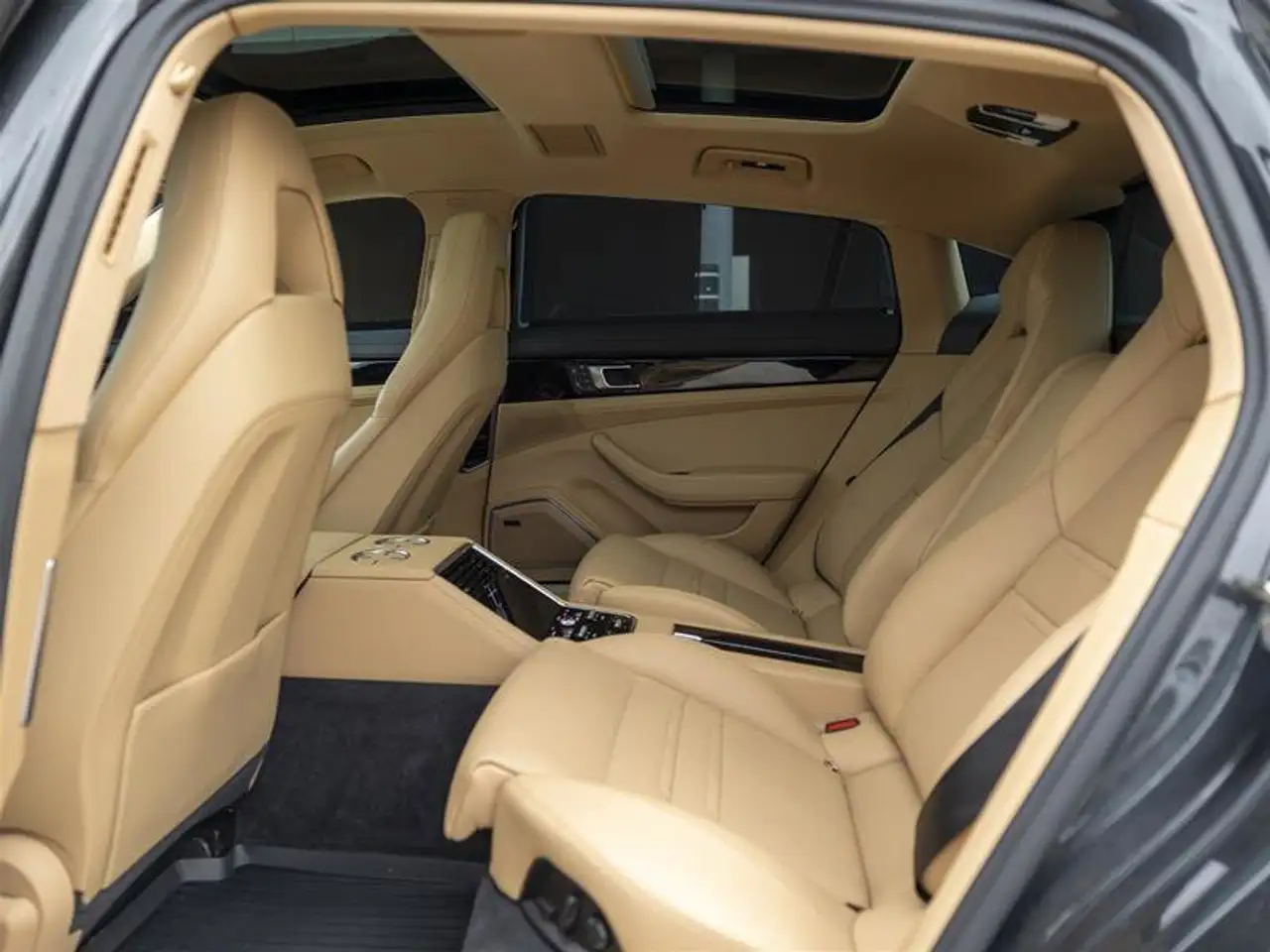 Porsche Panamera снимка Porsche Panamera
