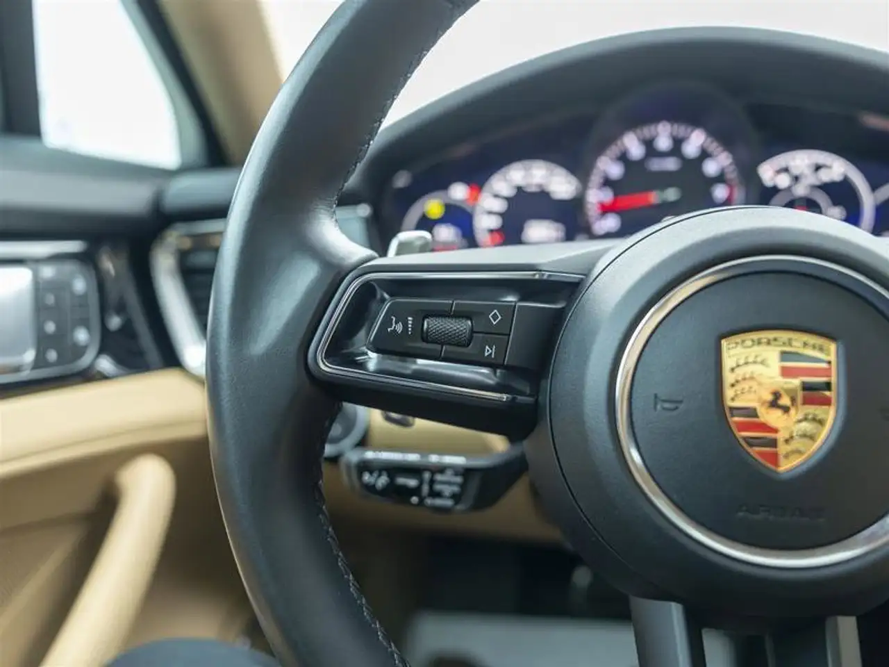 Porsche Panamera снимка Porsche Panamera