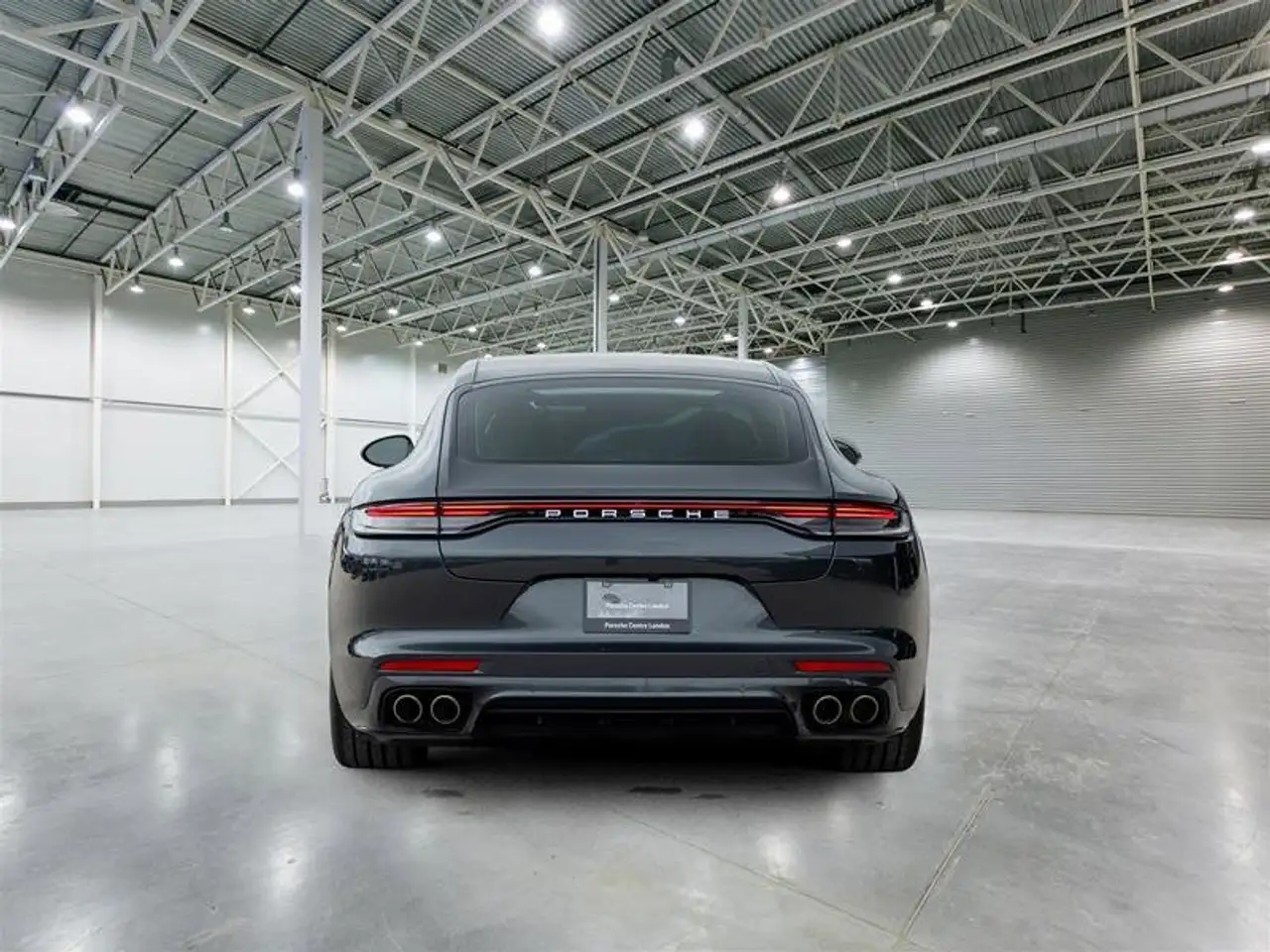 Porsche Panamera снимка Porsche Panamera
