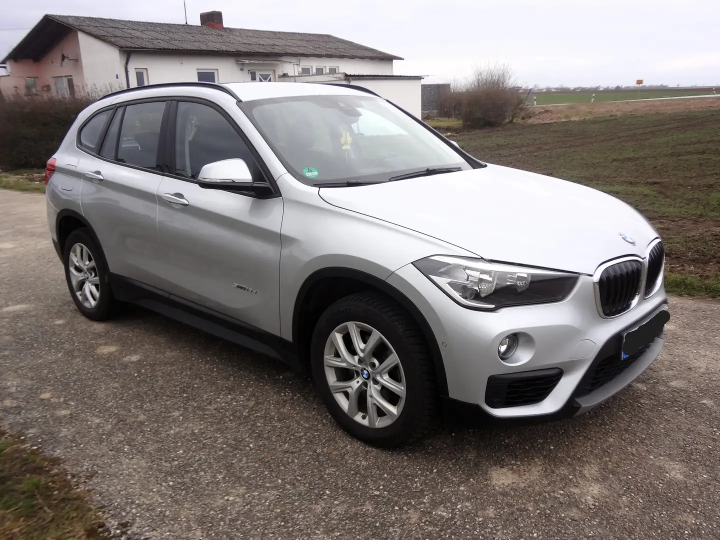 BMW X1 X1+sDrive18d+Advantage+HU NEU+58tkm Silber - 2