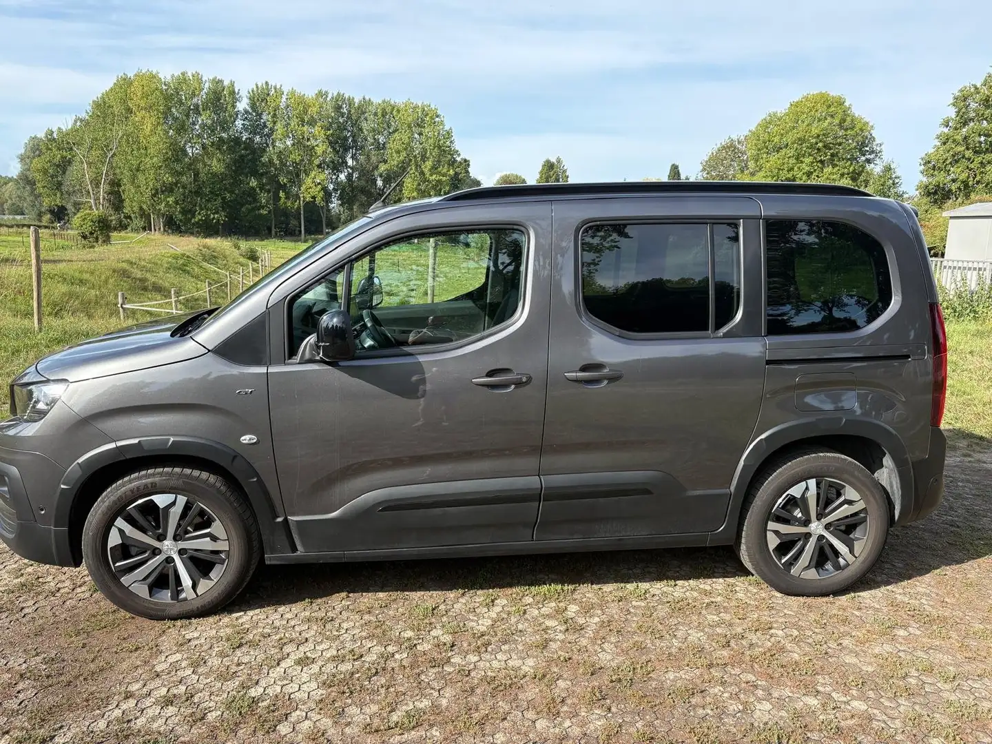 Peugeot e-Rifter GT Серый - 1