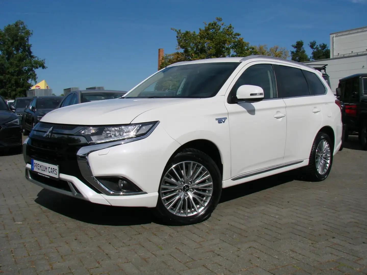 Mitsubishi Outlander PHEV Basis Spirit 4WD Leder Weiß - 2