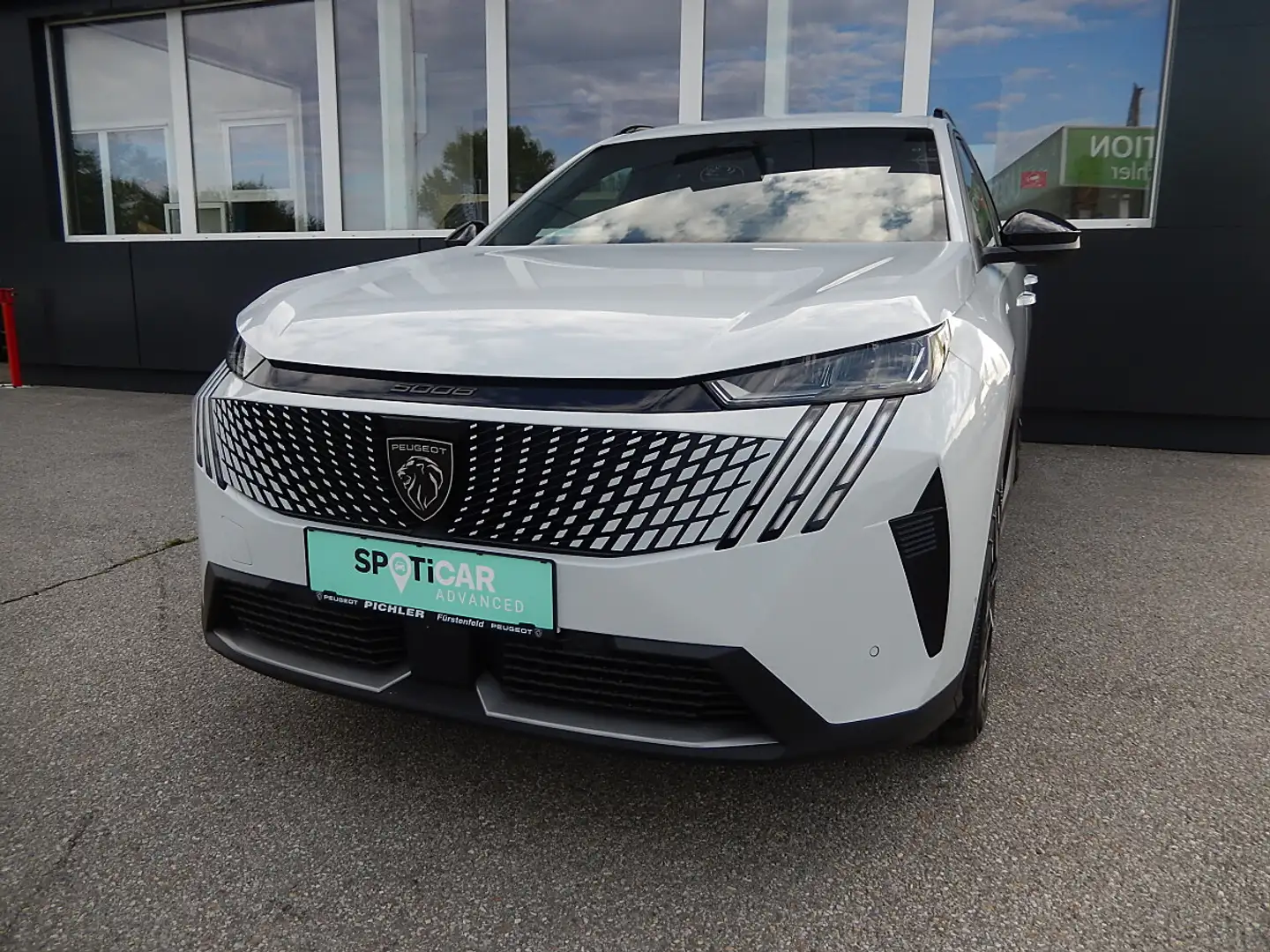 Peugeot 5008 mHEV Allure 145 e-DCS6 Aut. Weiß - 1