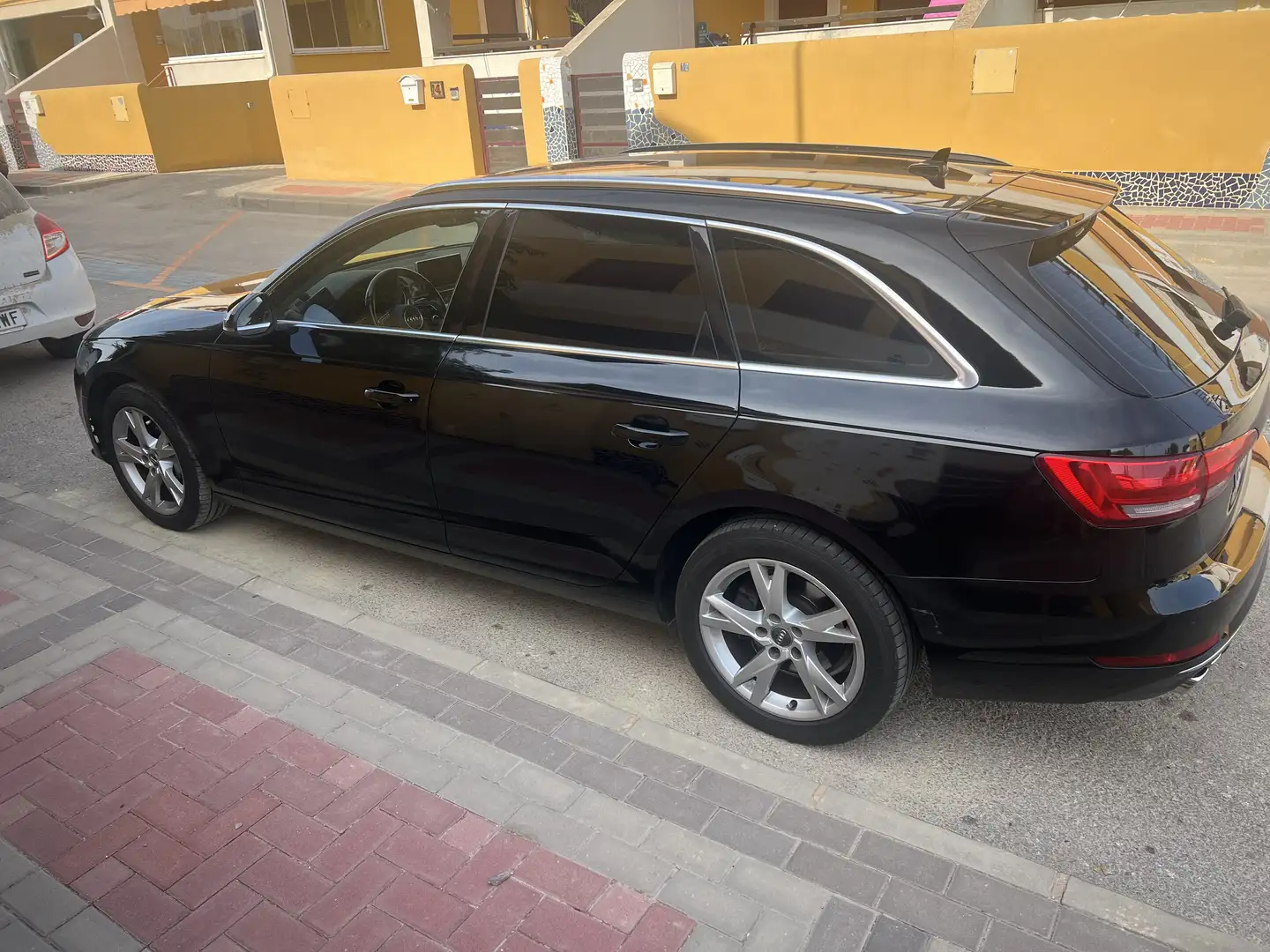 Audi A4 Avant 2.0TDI Black line edition S tronic 140kW - 2