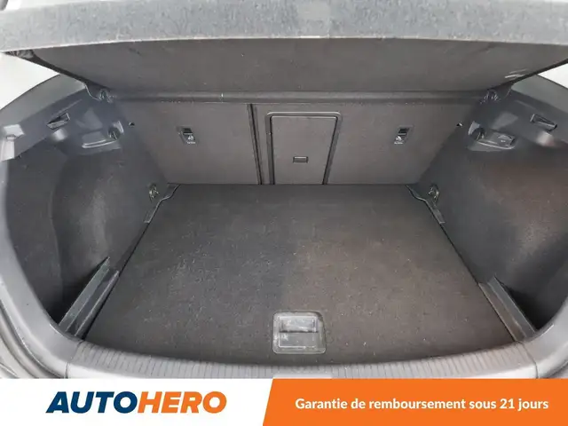 Volkswagen Golf view 17
