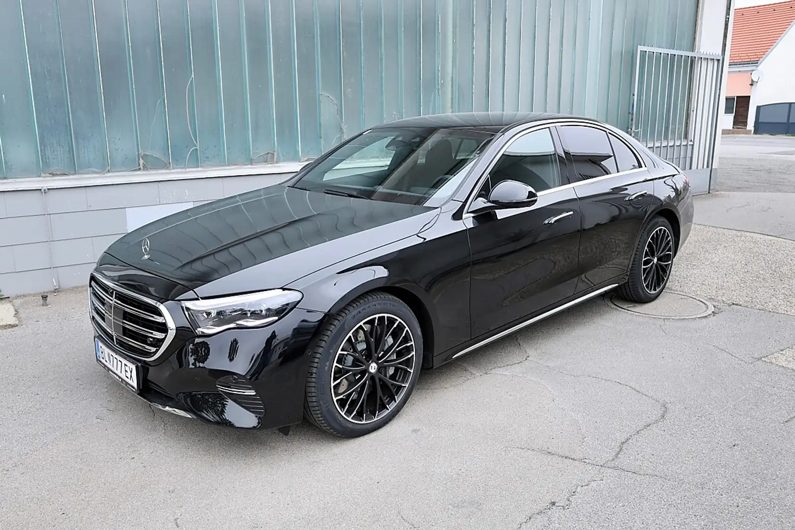 Mercedes-Benz E 220 d MHEV 4Matic Aut. Exclusive AHV Schwarz - 2