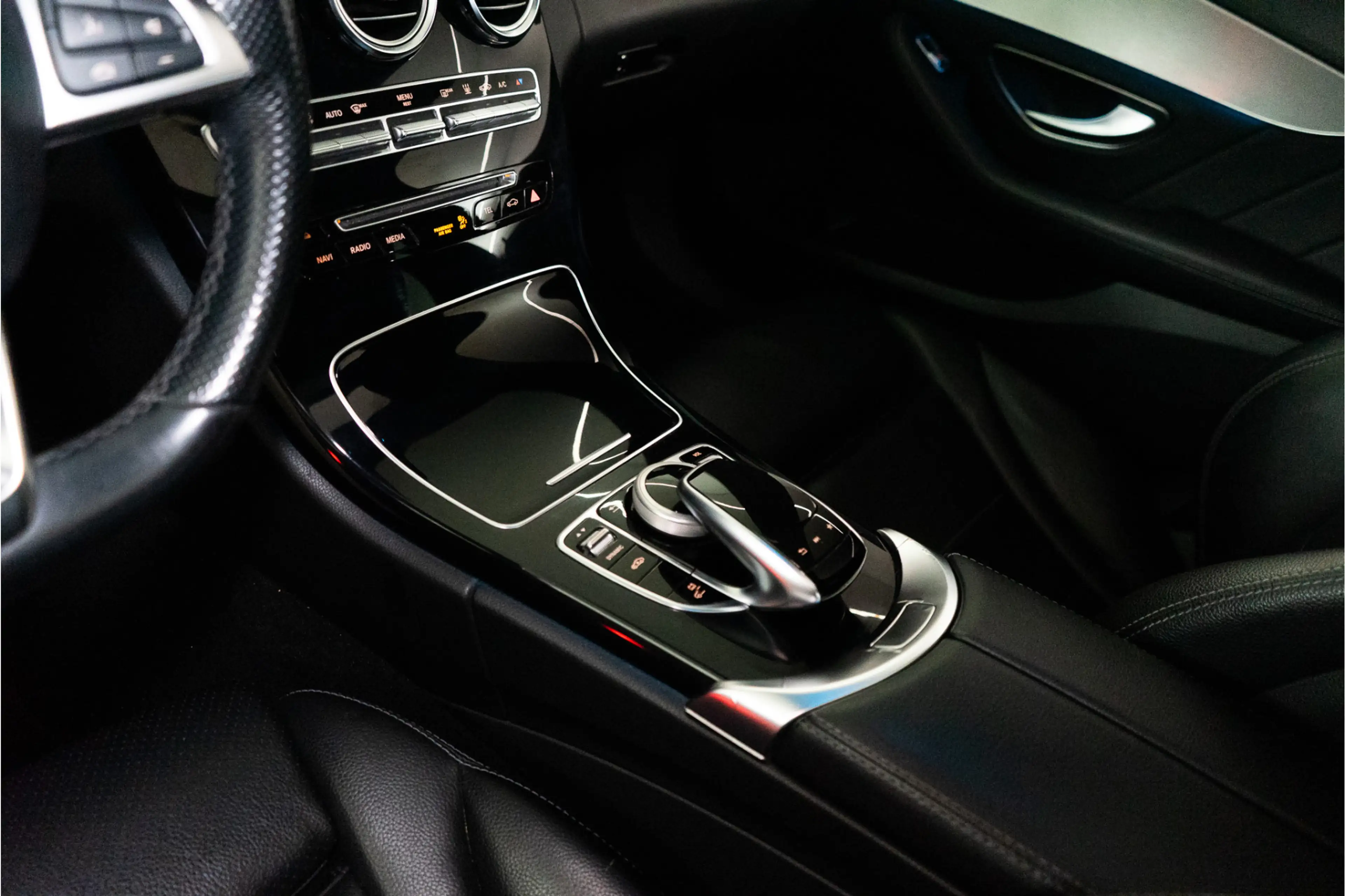 Mercedes-Benz C 350 e Business Solution AMG 279PK | Pano | Keyless | 3 — photo 19