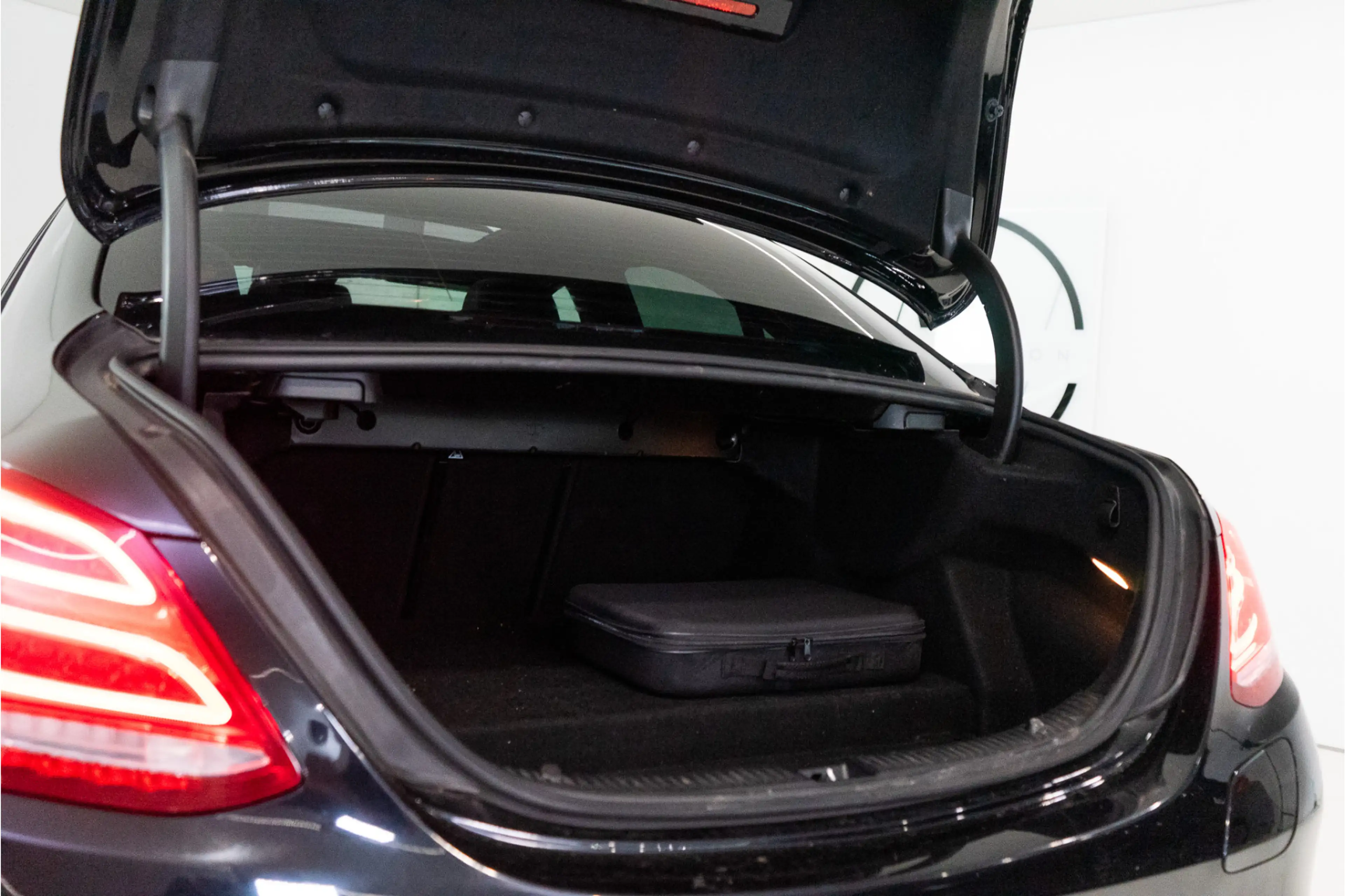Mercedes-Benz C 350 e Business Solution AMG 279PK | Pano | Keyless | 3 — photo 10