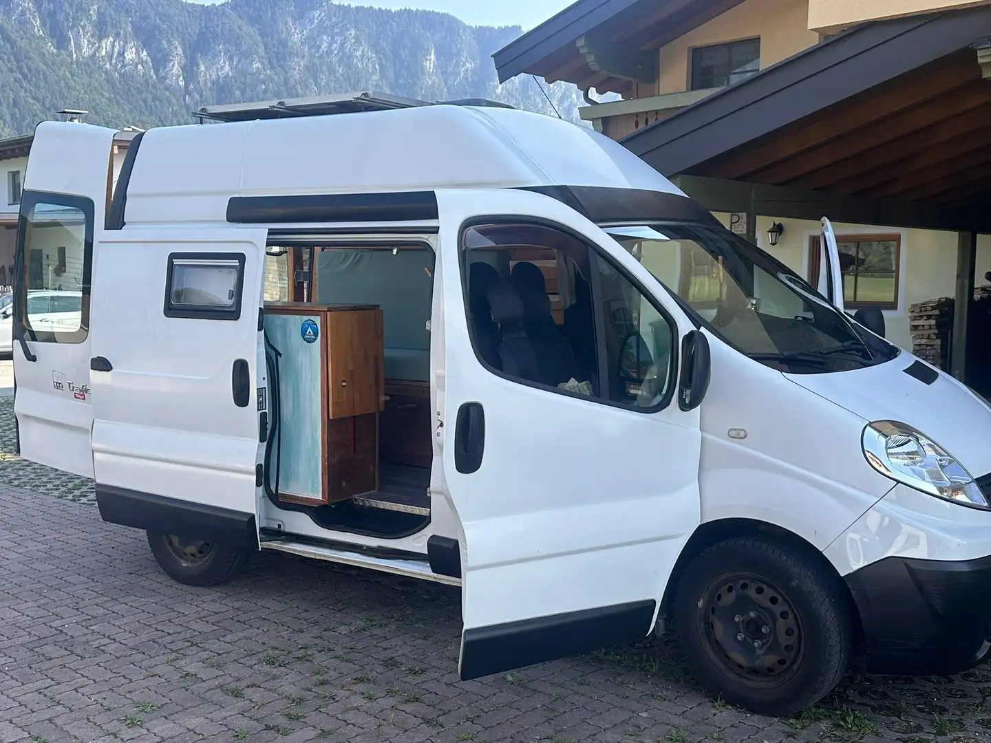 Renault Trafic L1H2  Individual Camperausbau Weiß - 2