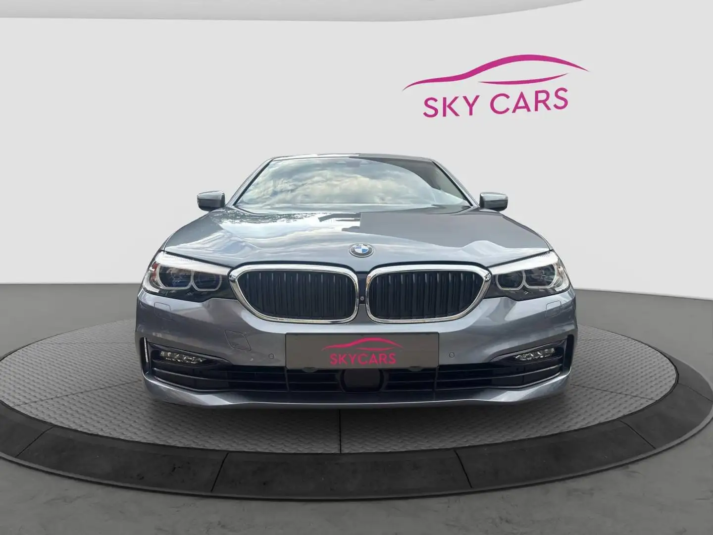 BMW 520 BMW 520d xDrive Sport Line | HUD | 360 Kamera | Grau - 2