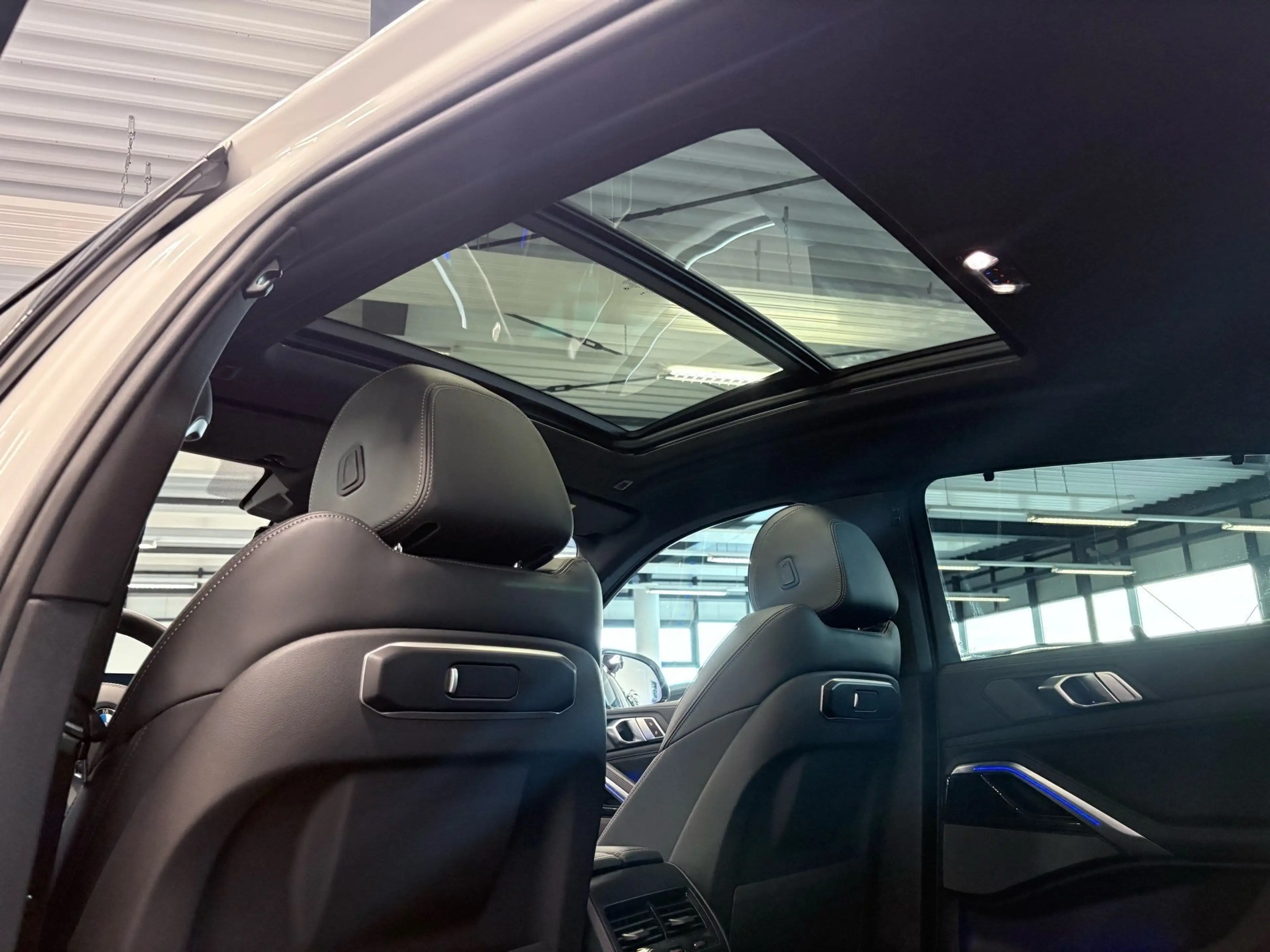 BMW X6 xDrive40d M Sport Pro PANO ACC AHK RFK NAVI LED — photo 12