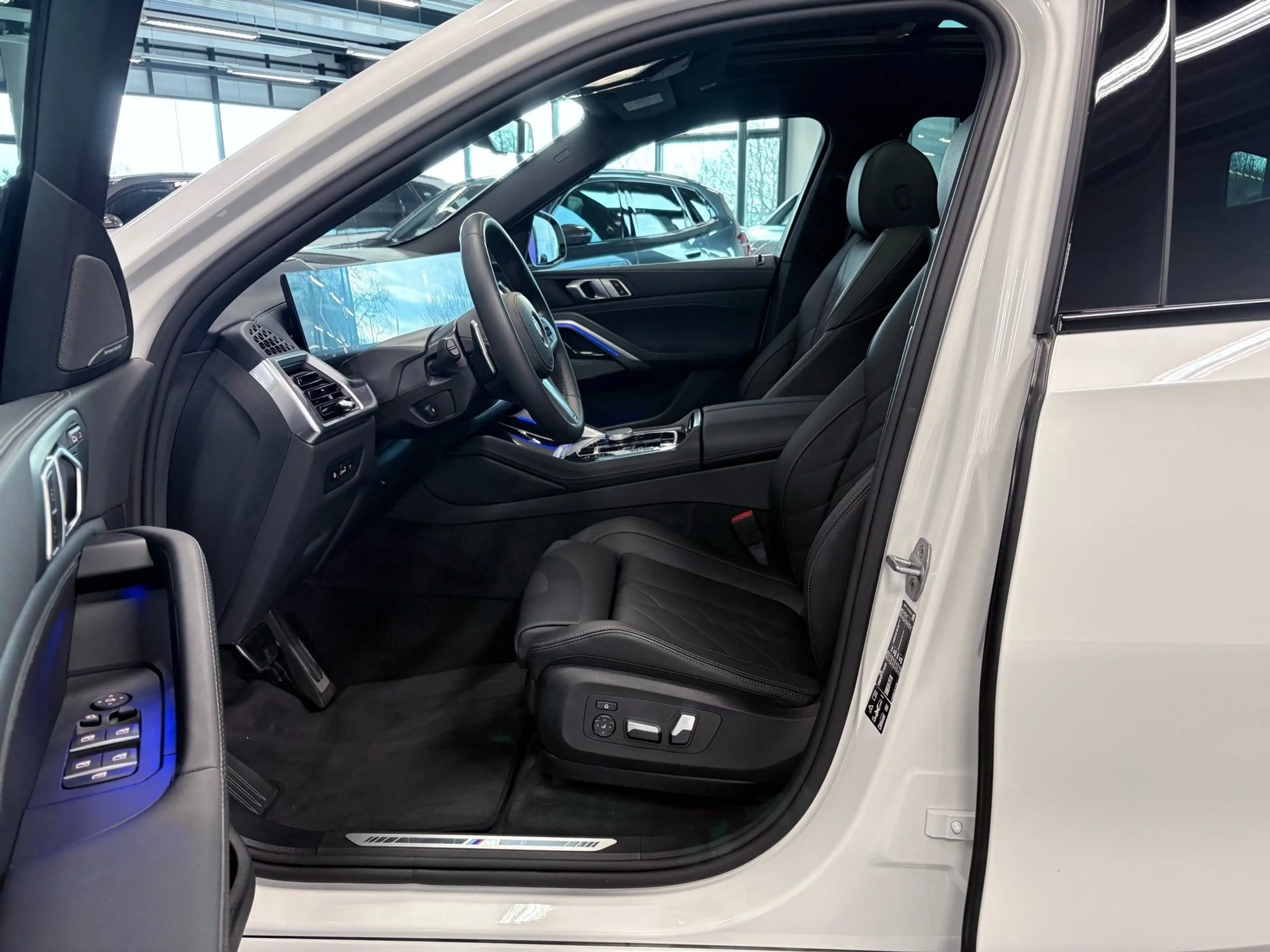 BMW X6 xDrive40d M Sport Pro PANO ACC AHK RFK NAVI LED — photo 17