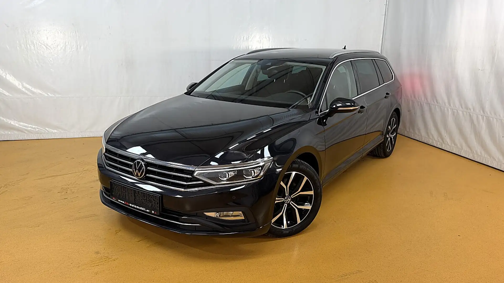 Volkswagen Passat Variant Business 2,0 SCR TDI DSG Schwarz - 1