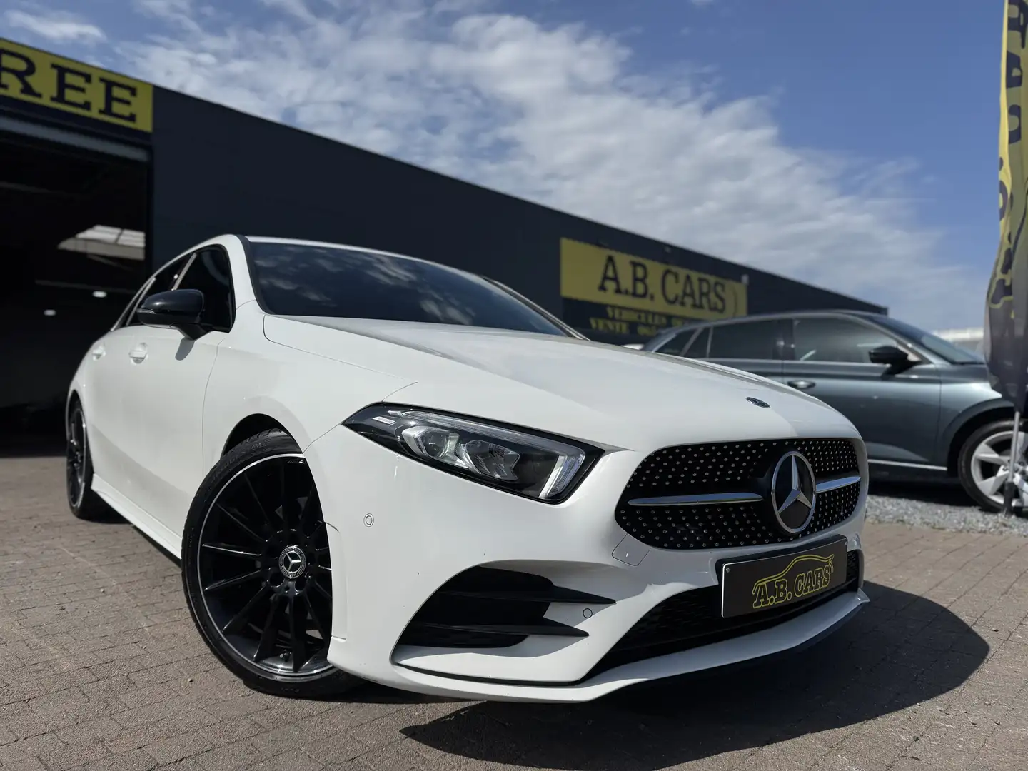 Mercedes-Benz A 200 d * AMG LINE * AUTOMATIQUE*GARANTIE 12MOIS* Blanc - 1