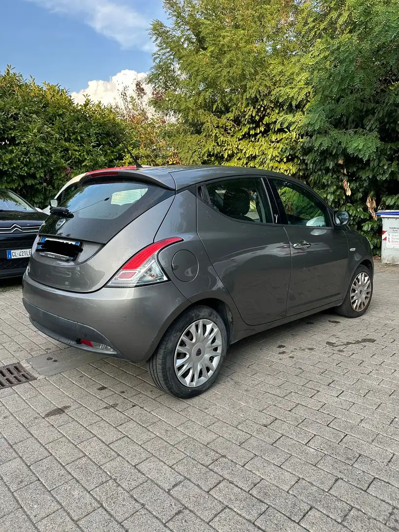 Lancia Ypsilon 1.2 8v Silver s&s 69cv - 1