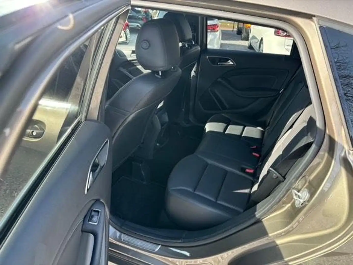 Mercedes-Benz B 180 B 180 (BlueEFFICIENCY) - 2