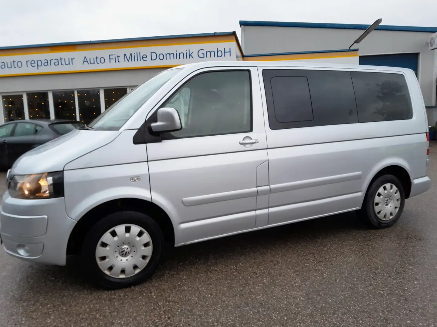 Volkswagen T5 Multivan Comfortline 2,5 TDI 4motion  159.000 km Plateado - 2