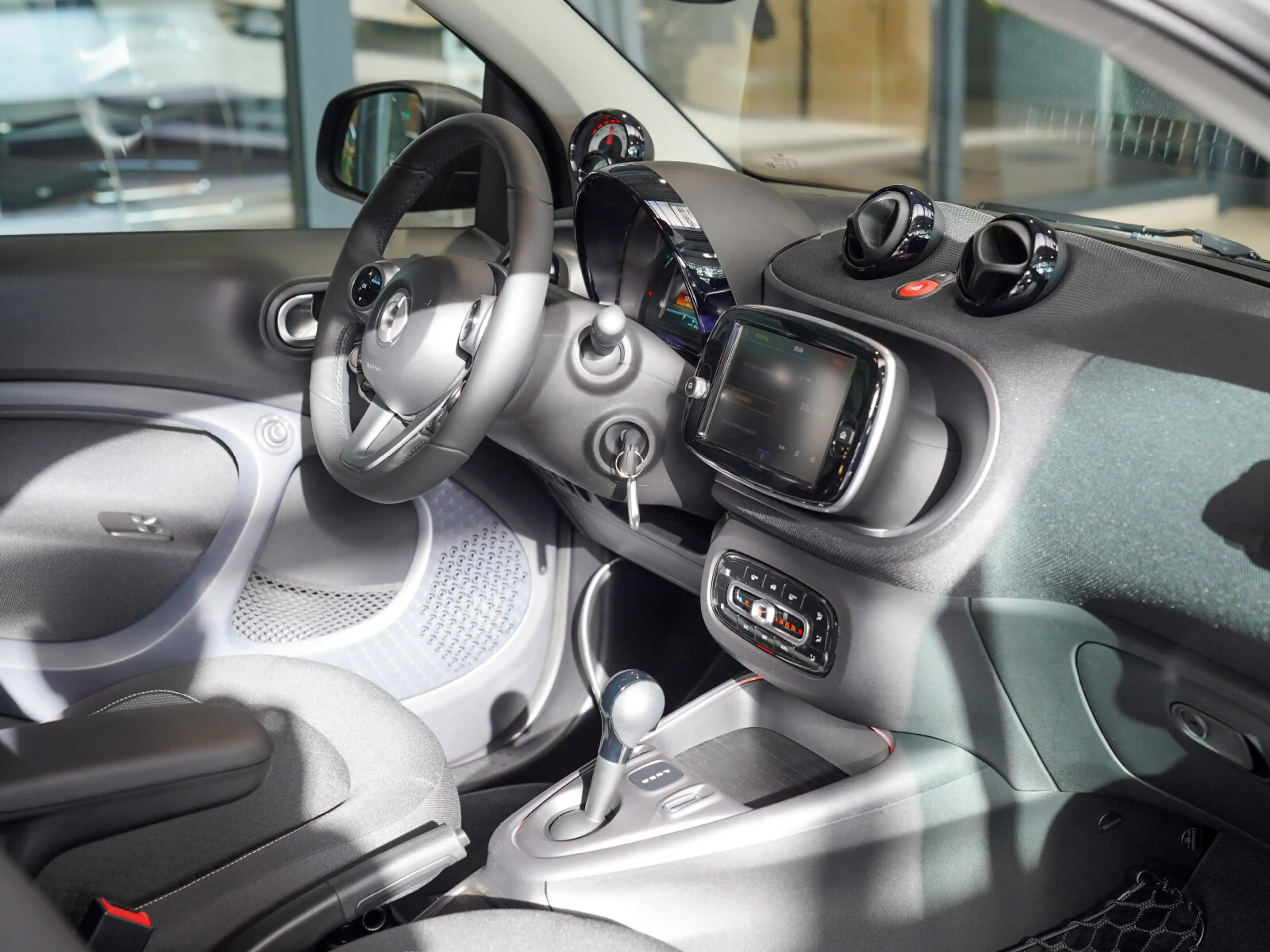 smart forTwo EQ  coupe passion 22kW Pano LED Ganzjahres — photo 9
