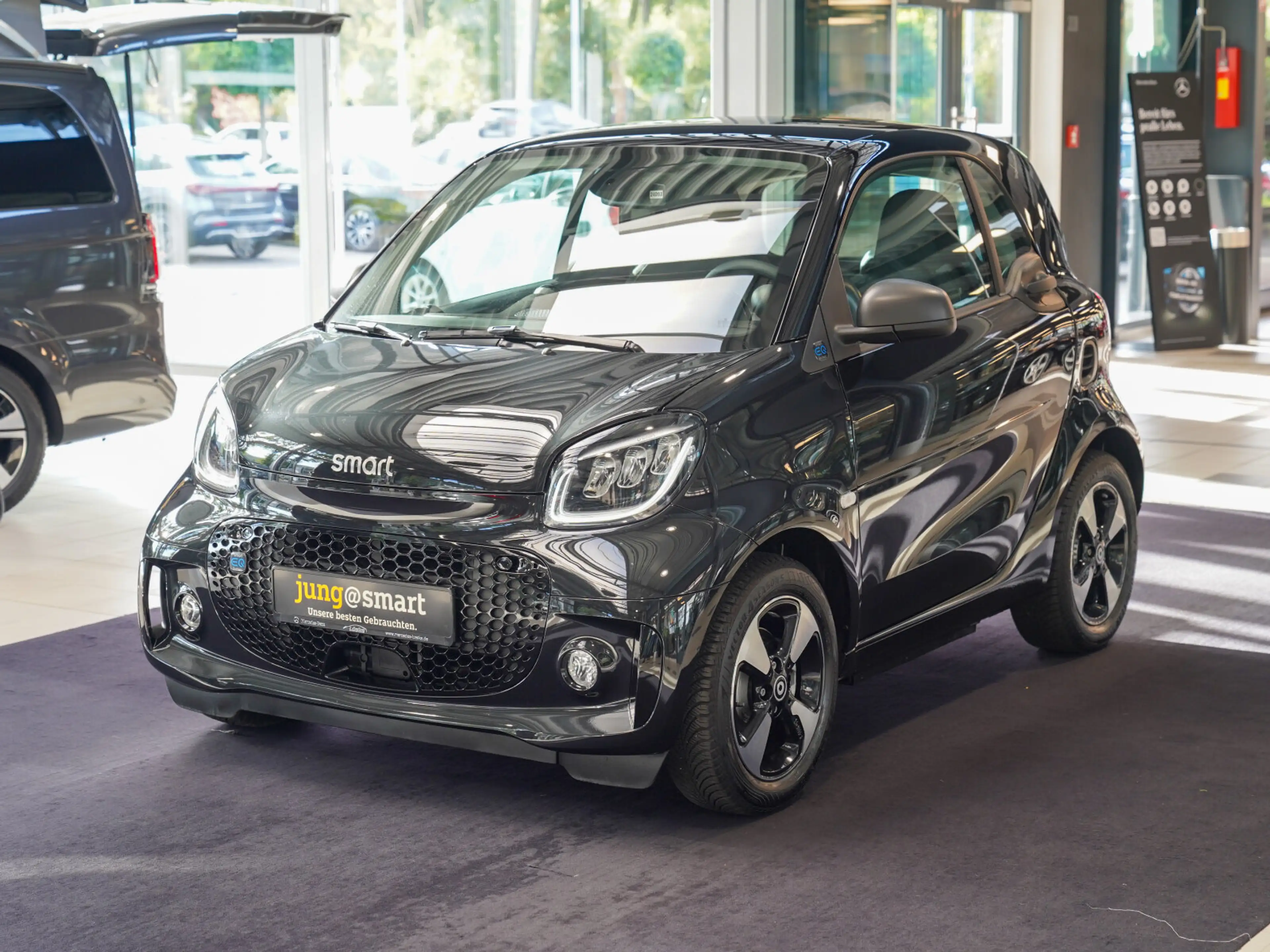 smart forTwo EQ  coupe passion 22kW Pano LED Ganzjahres — photo 6