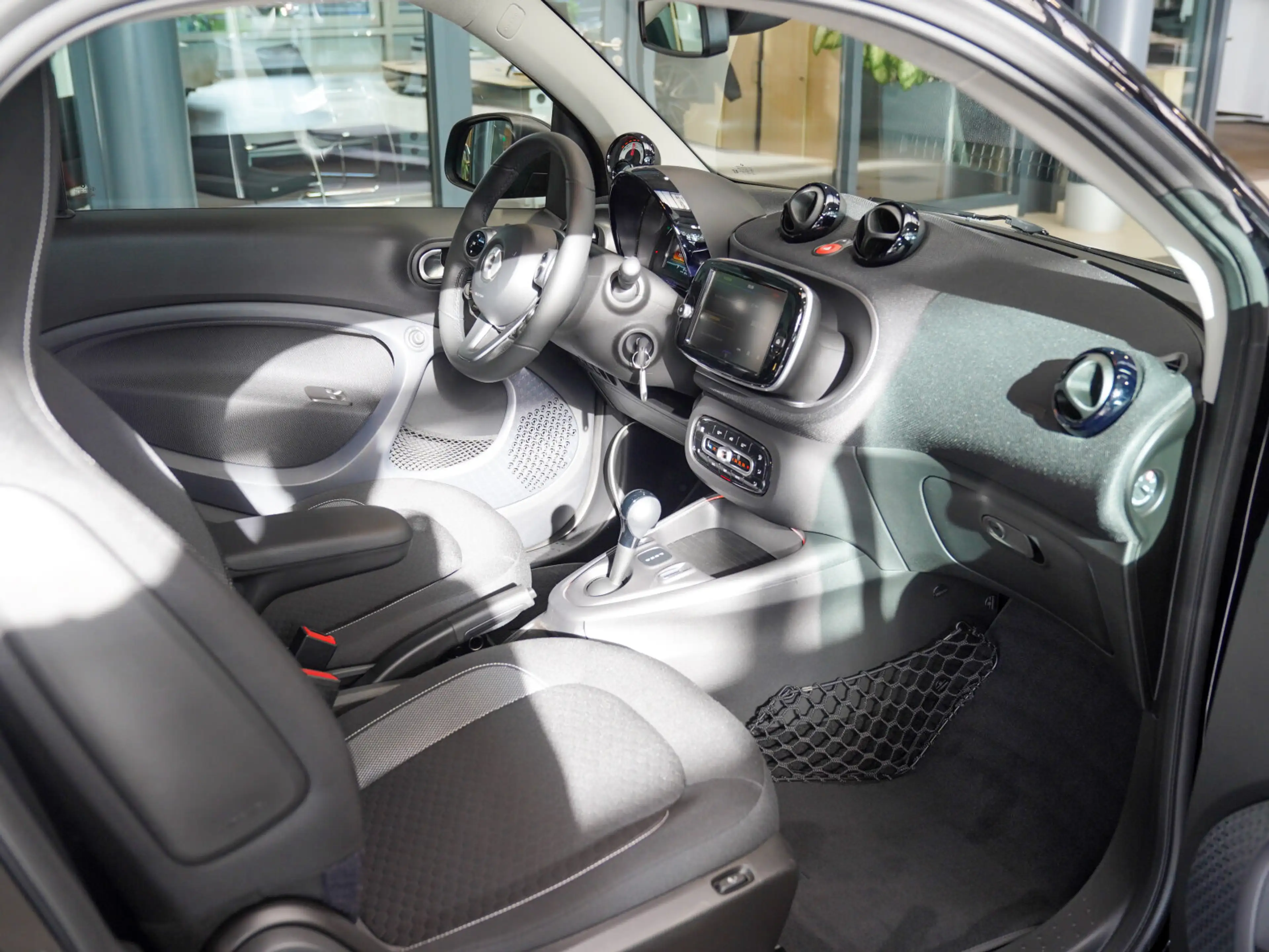 smart forTwo EQ  coupe passion 22kW Pano LED Ganzjahres — photo 8