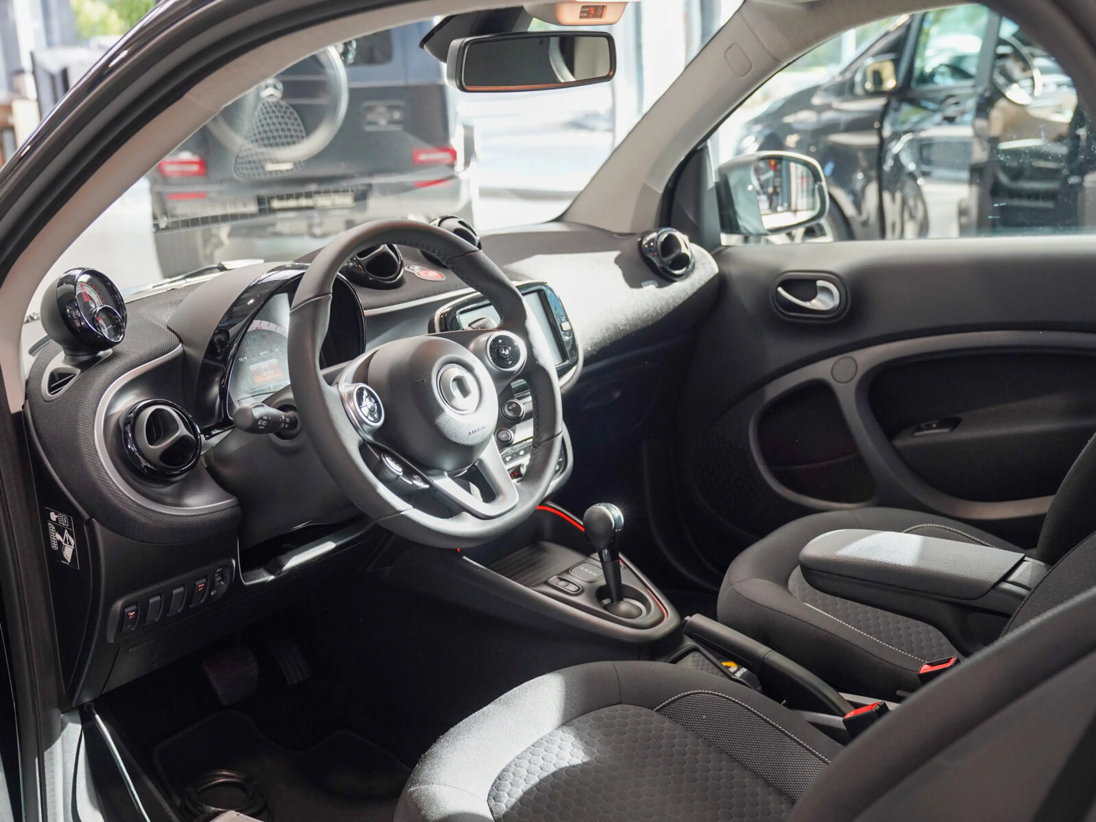 smart forTwo EQ  coupe passion 22kW Pano LED Ganzjahres — photo 10