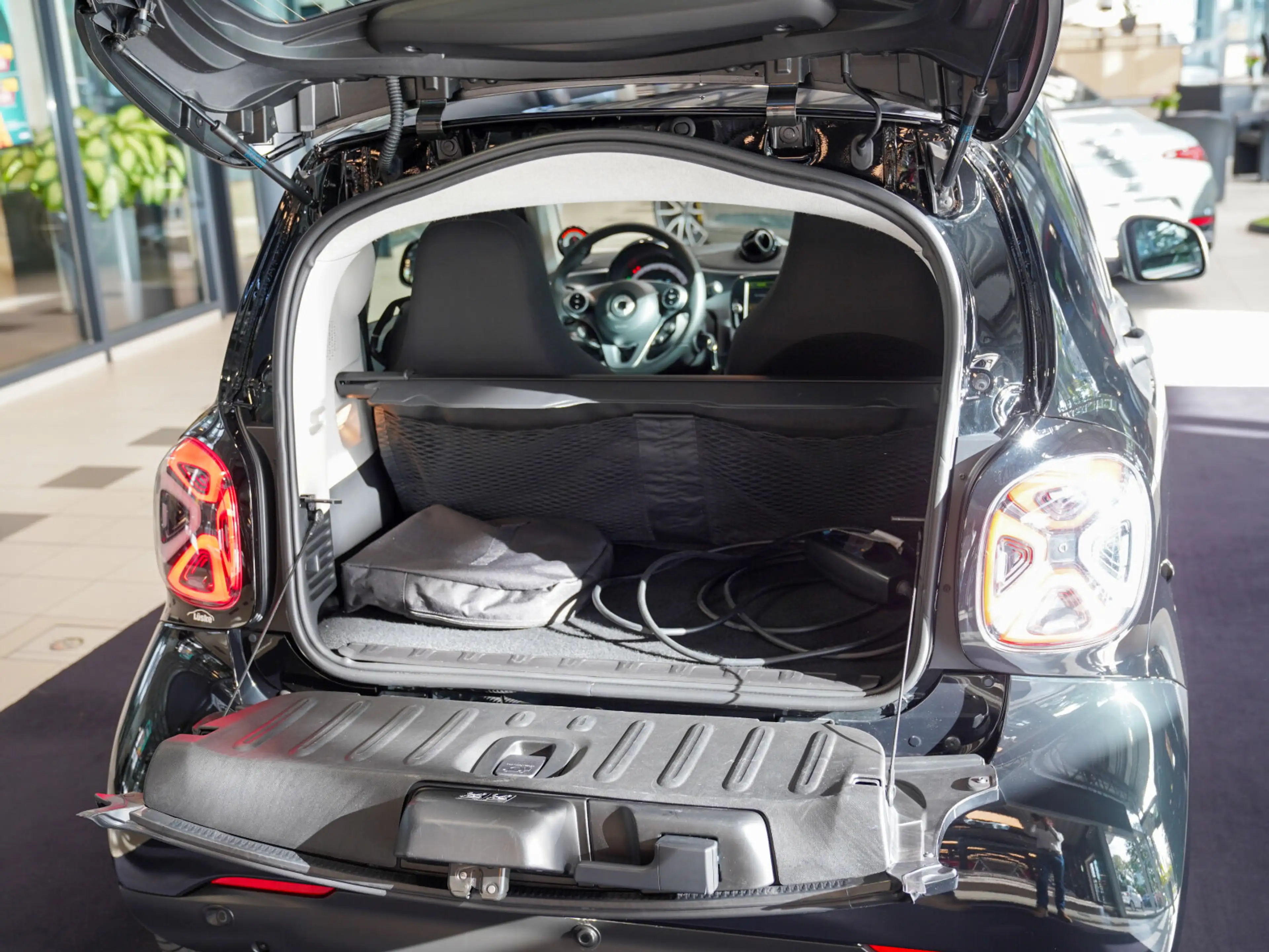 smart forTwo EQ  coupe passion 22kW Pano LED Ganzjahres — photo 5
