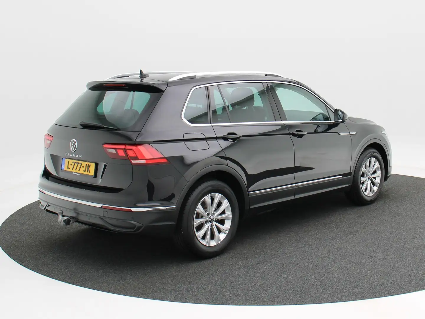 Volkswagen Tiguan 1.5 TSi 150 Pk Automaat Life | Adaptive Cruise | C Noir - 2
