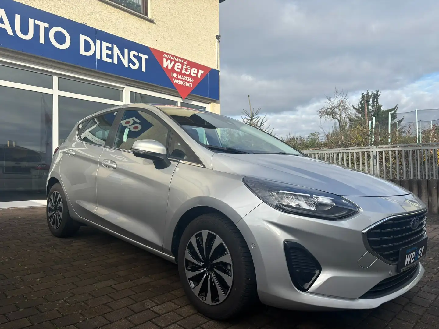 Ford Fiesta Titanium*AUTOM.*KAMERA*NAVIGATION*TEMPOMAT*GJR*LED Silber - 2