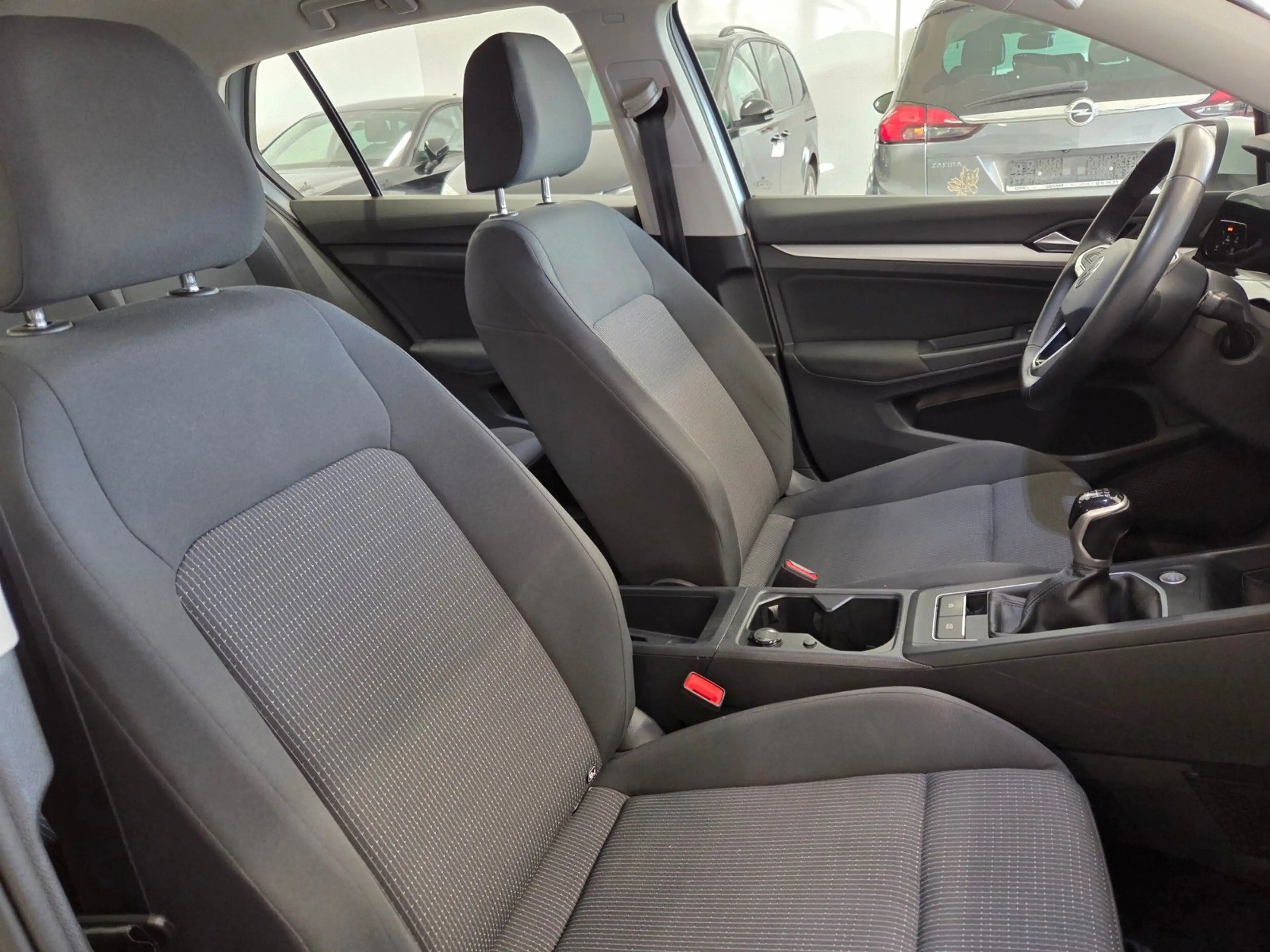 Volkswagen Golf VIII Lim. Basis — photo 14